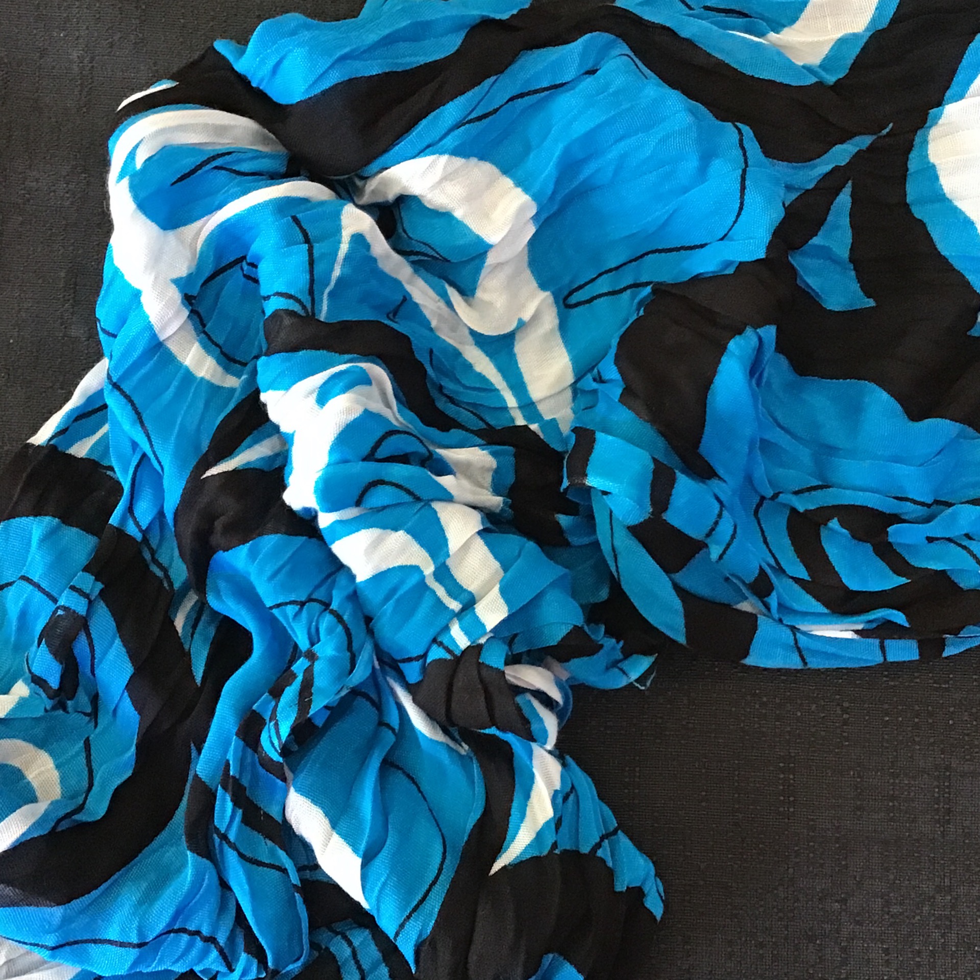 Viscose scarf blue black ”Intention”
